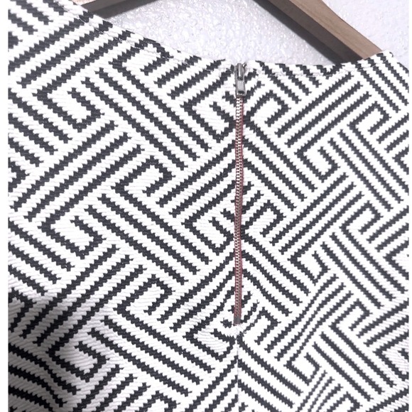 W5 Anthropologie Top Medium Black‎ Cream Geometric Textured Knit Pullover Blouse - Picture 6 of 9